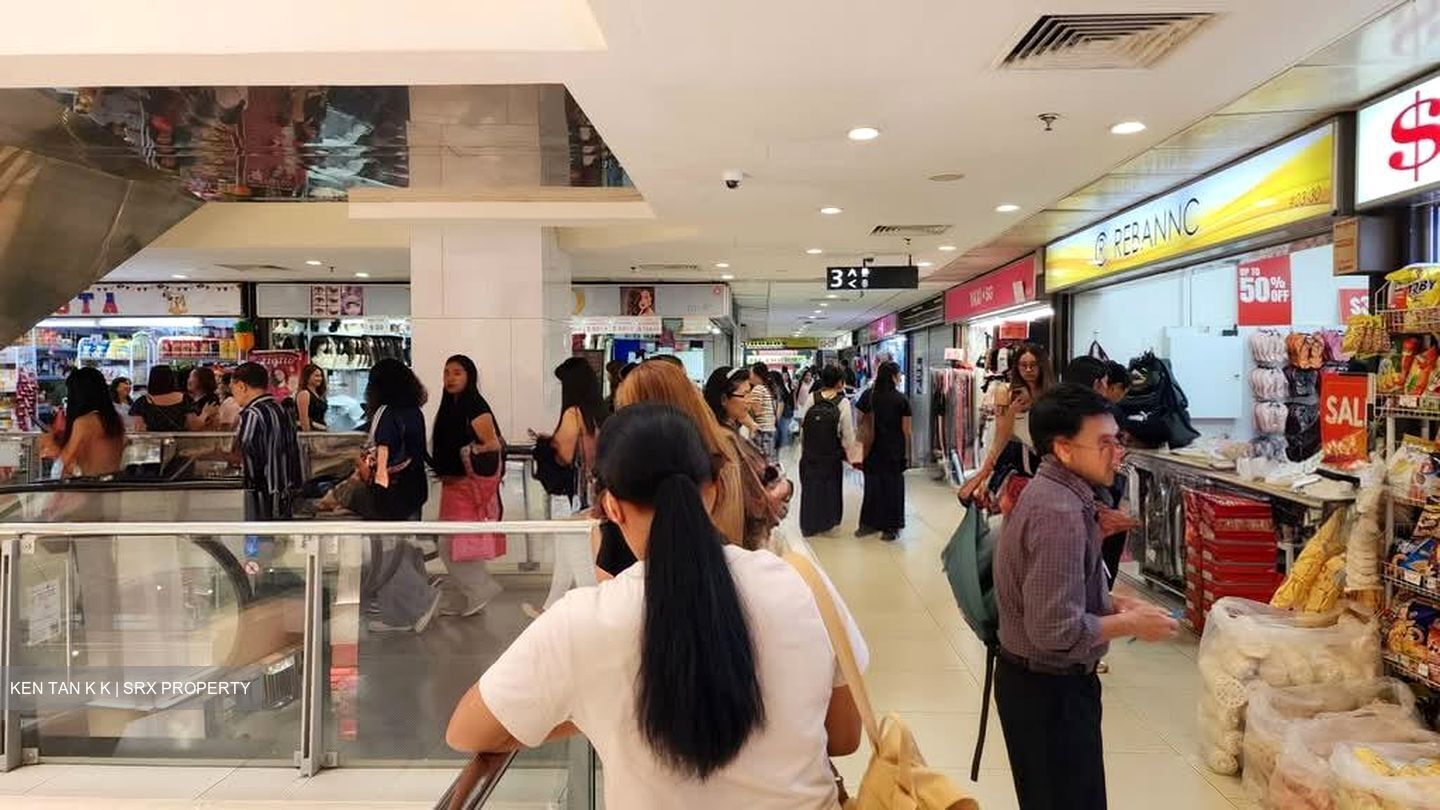 Lucky Plaza (D9), Retail #547163131
